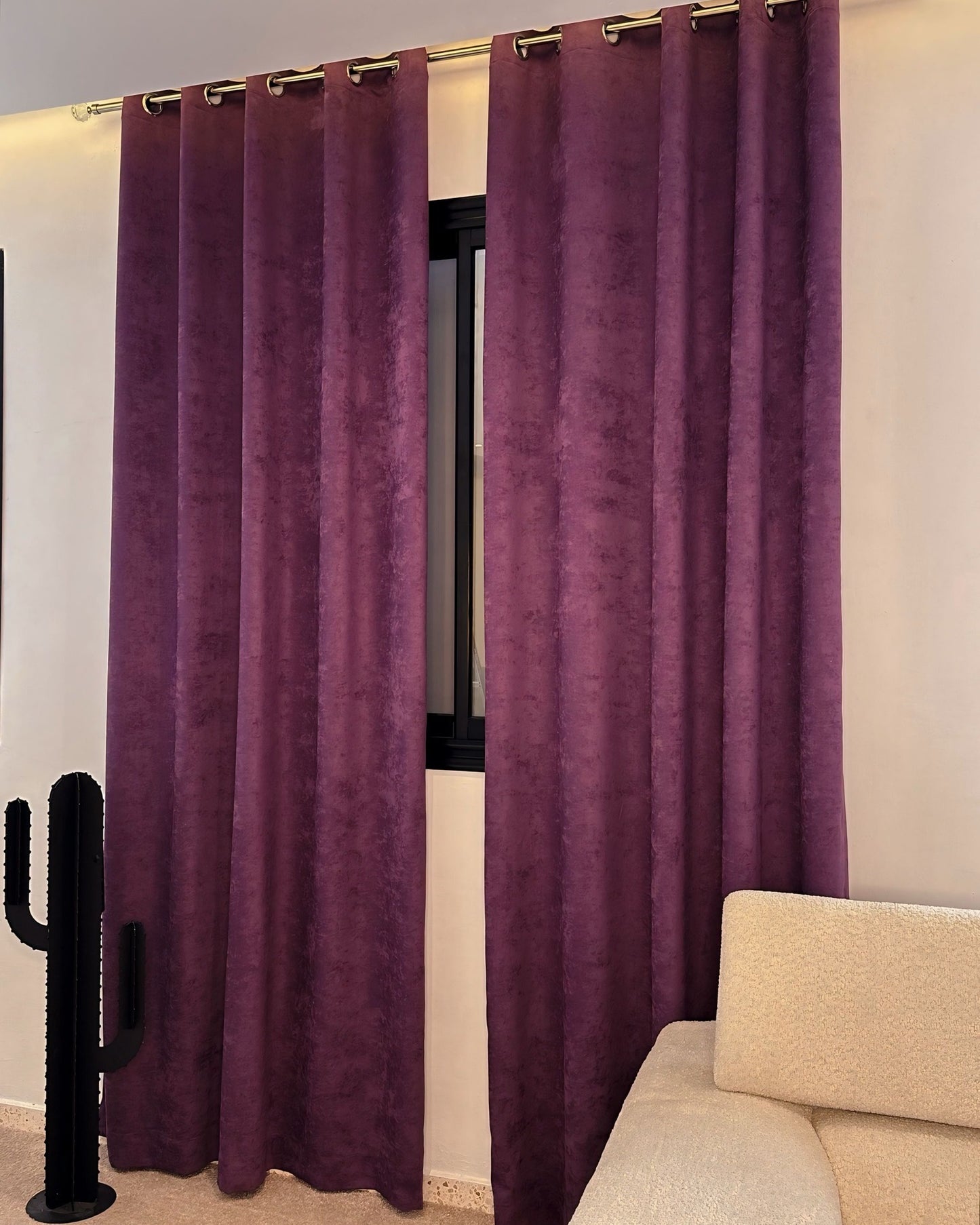 Rideaux Velours Violet Profond – Prêt à poser avec anneaux en acier argenté