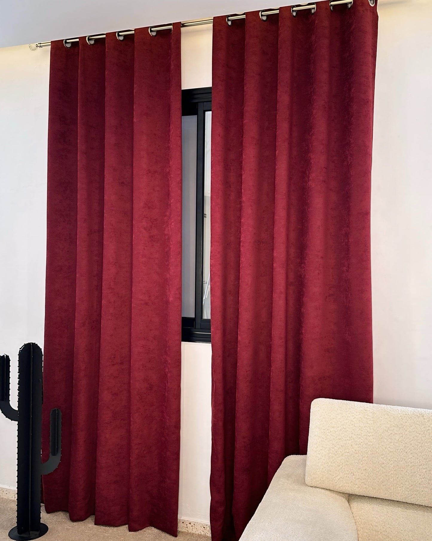 Rideaux Velours Bordeaux Royal - Prêt à poser avec anneaux en acier argenté
