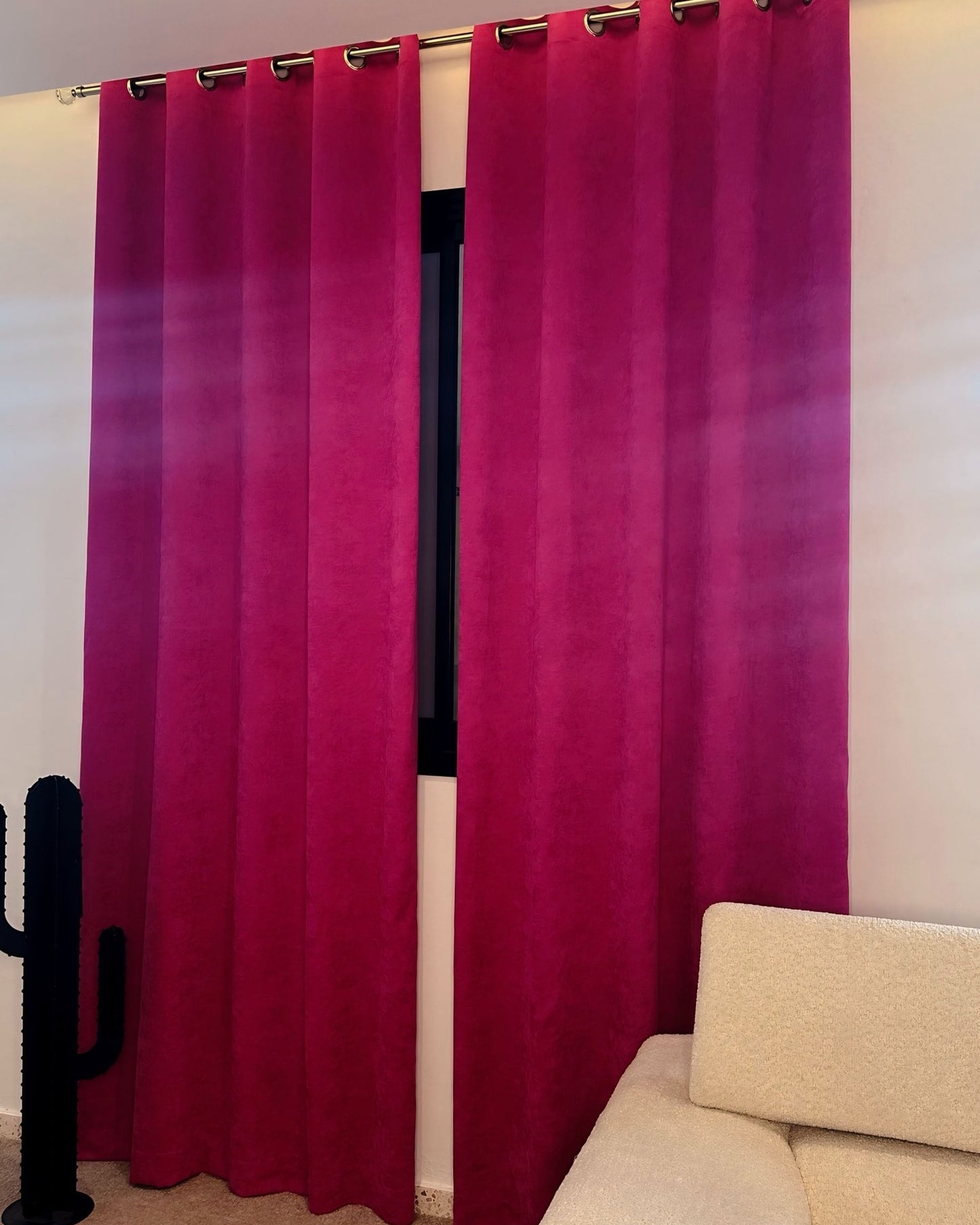 Rideaux Velours Framboise -Prêt à poser avec anneaux en acier argenté