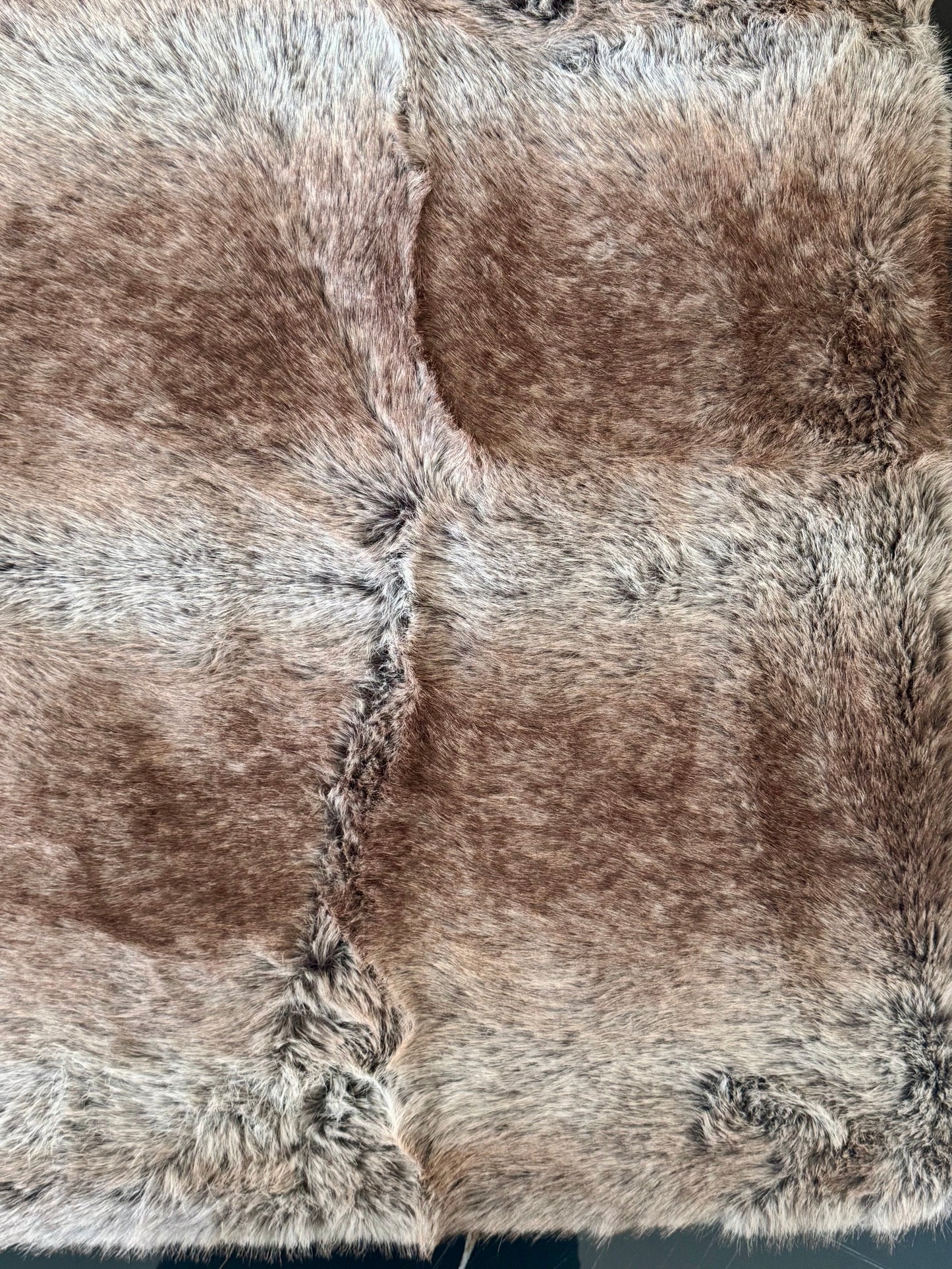 Plaid Fausse Fourrure Luxe Taupe - Couverture Douce Extra Moelleuse
