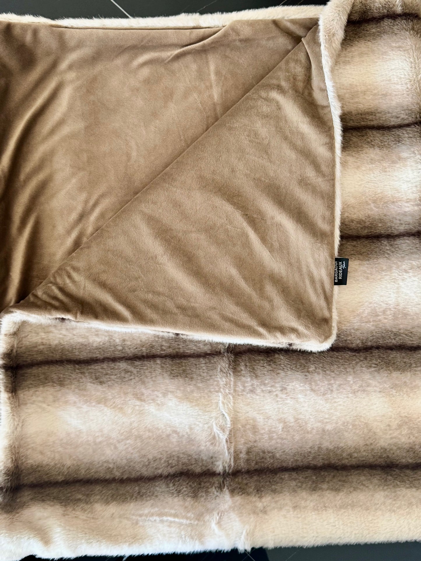 Plaid Fourrure Crème et Marron Foncé - Couverture Douce - Qualité Supérieure