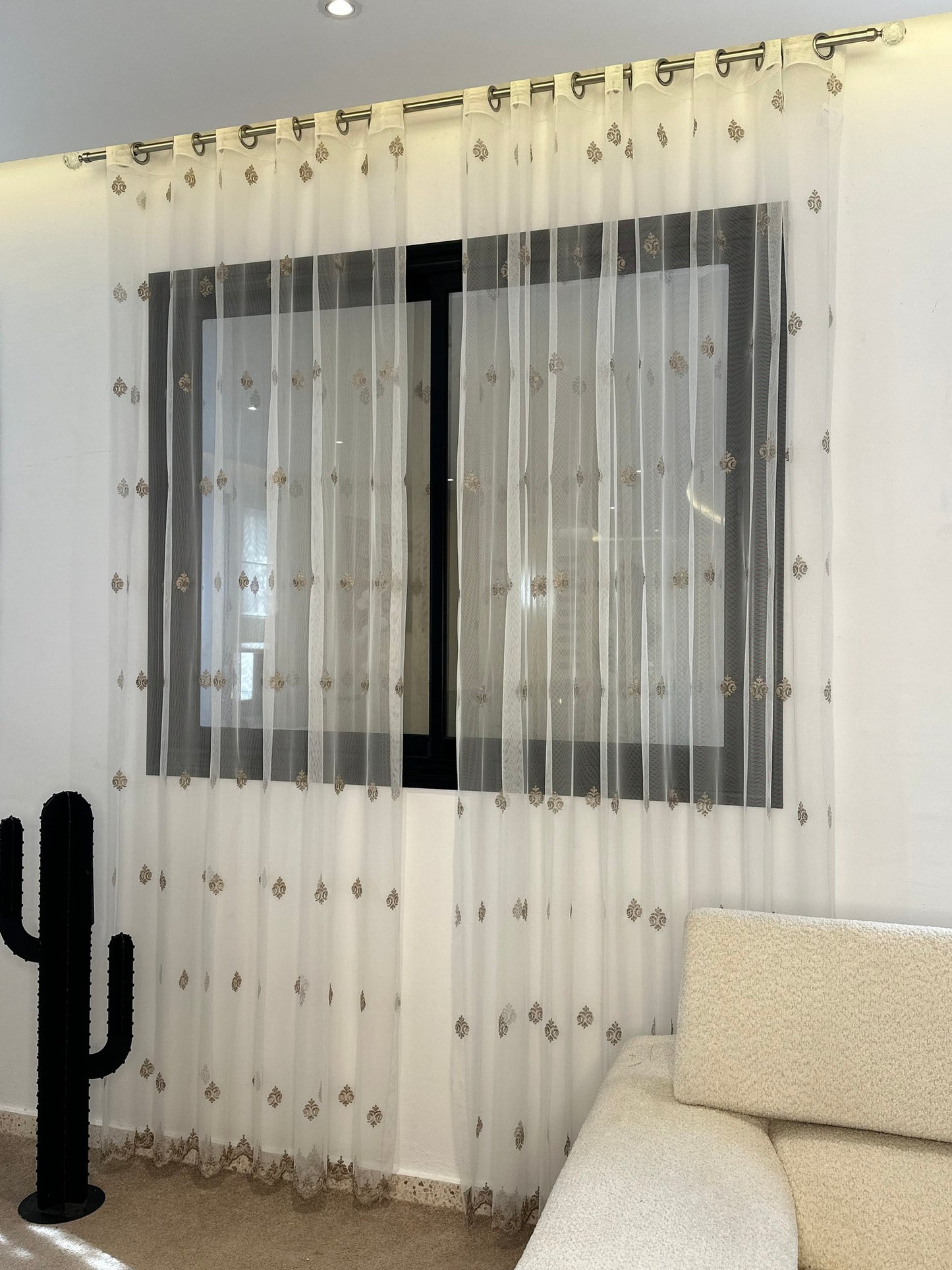 Voilage Organza Blanc - Motif Floral Doré Prêt à poser avec anneaux en acier