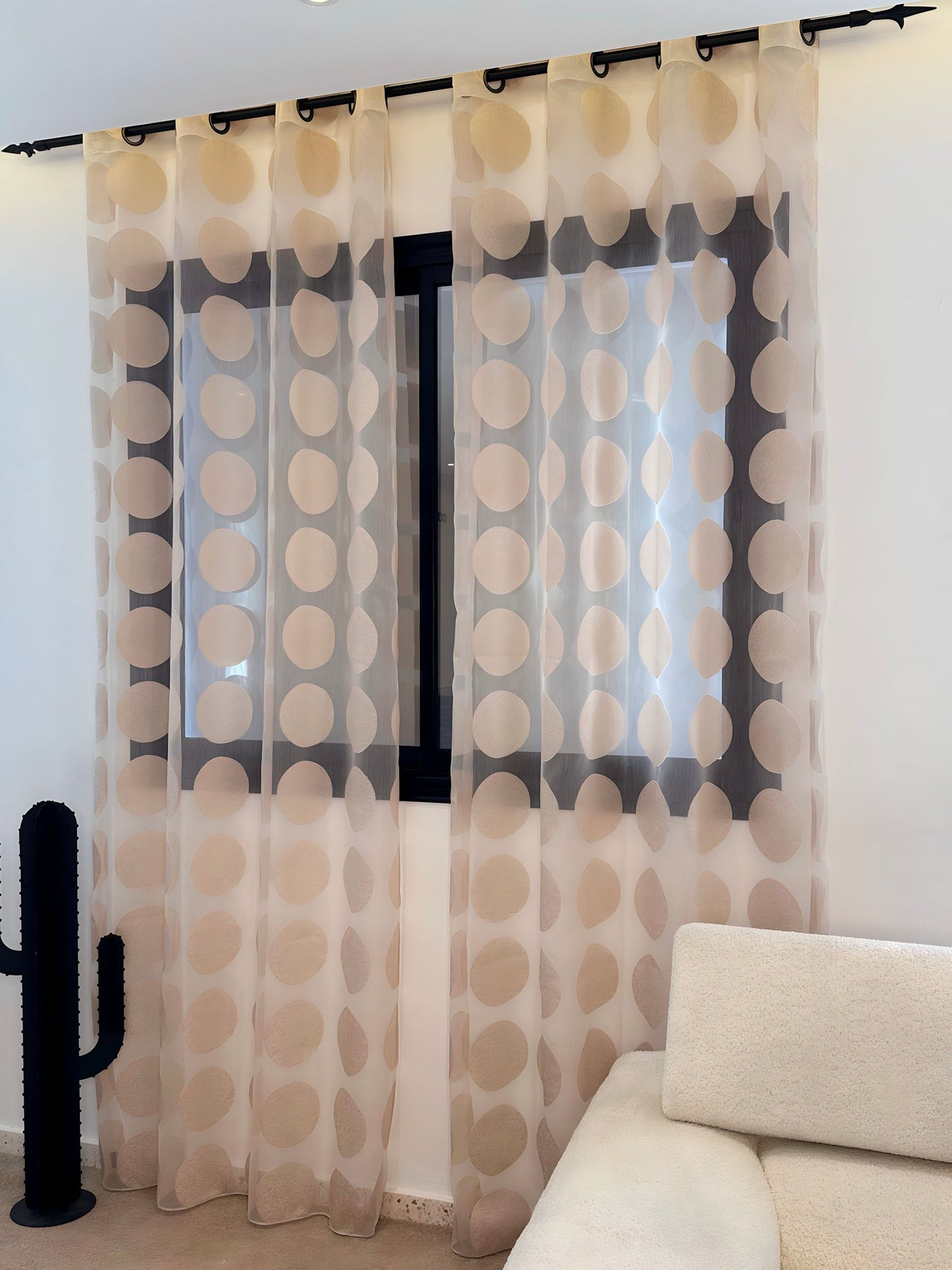 Voilage Organza Motif Pois Beige - Rideau Prêt à poser avec anneaux en acier Noirs
