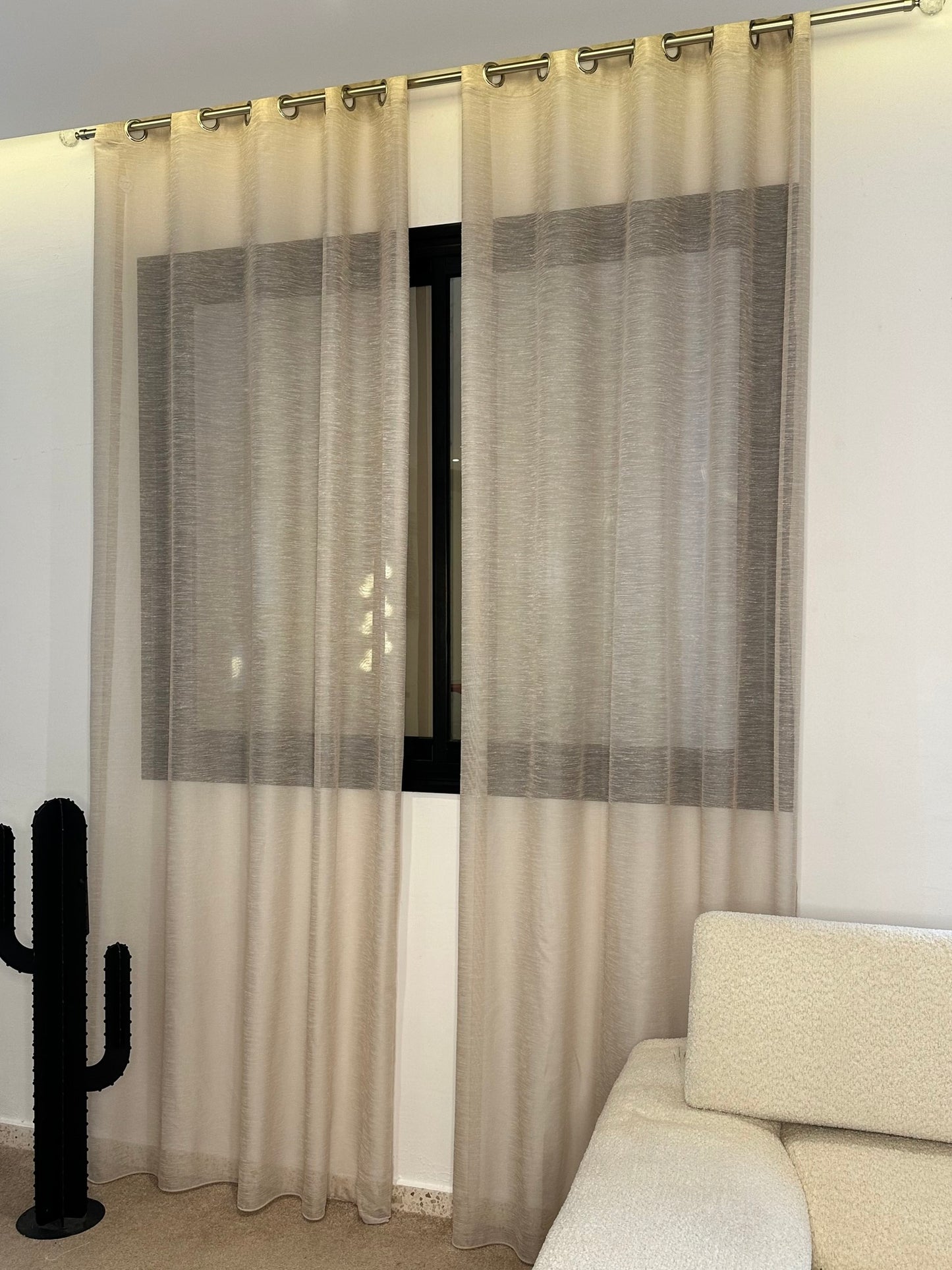 Voilage Beige Transparent en Organza -Prêt à poser avec anneaux en acier argenté