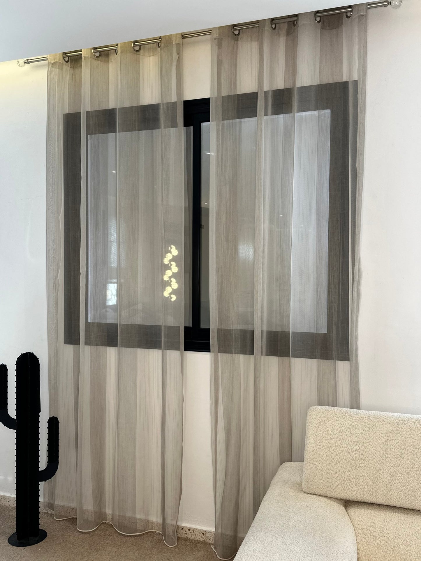 Voilage Transparent en Organza Beige - Prêt à poser avec anneaux en acier argenté