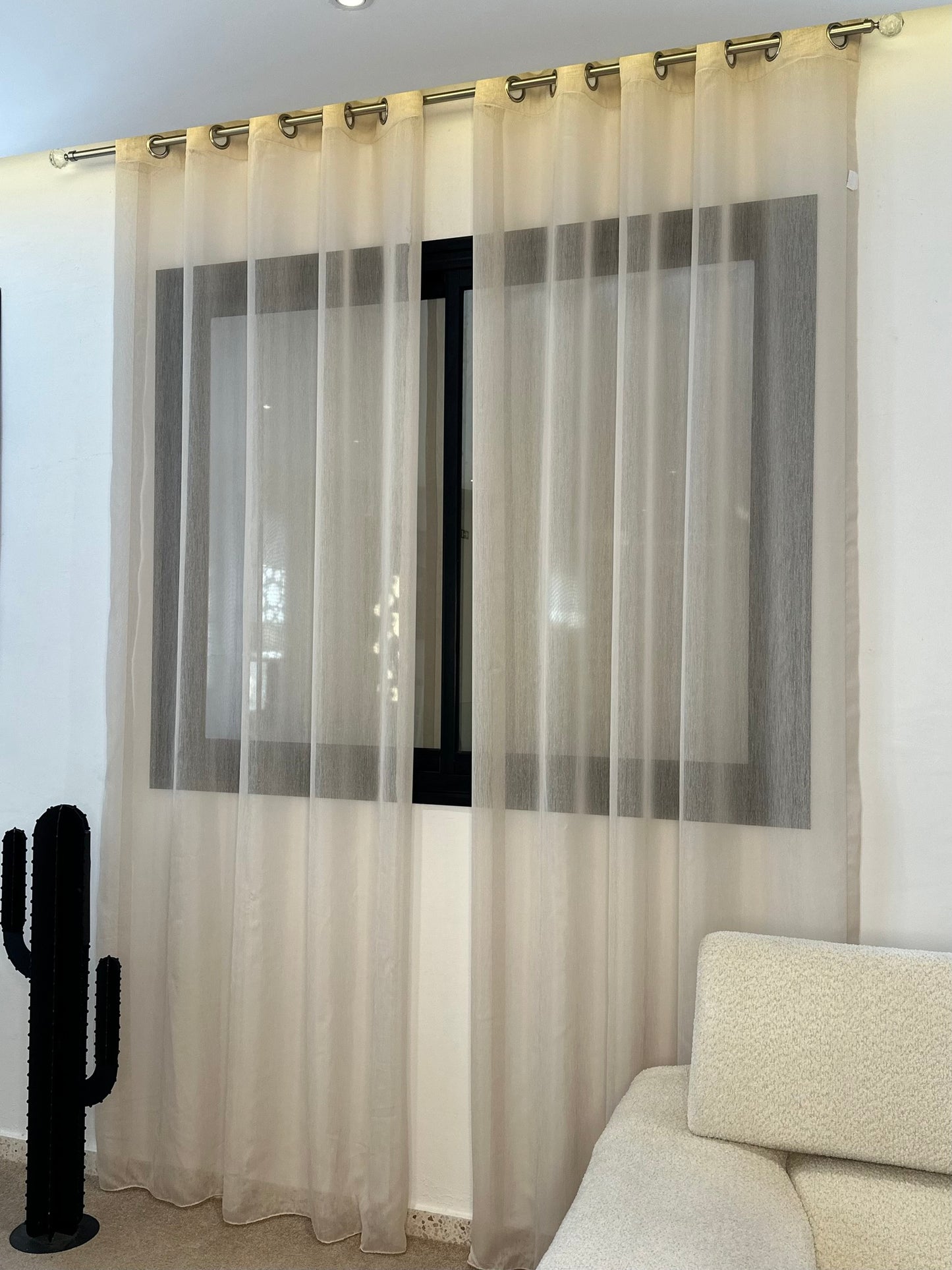 Voilage Transparent Beige en Organza - Prêt à poser avec anneaux en acier argenté