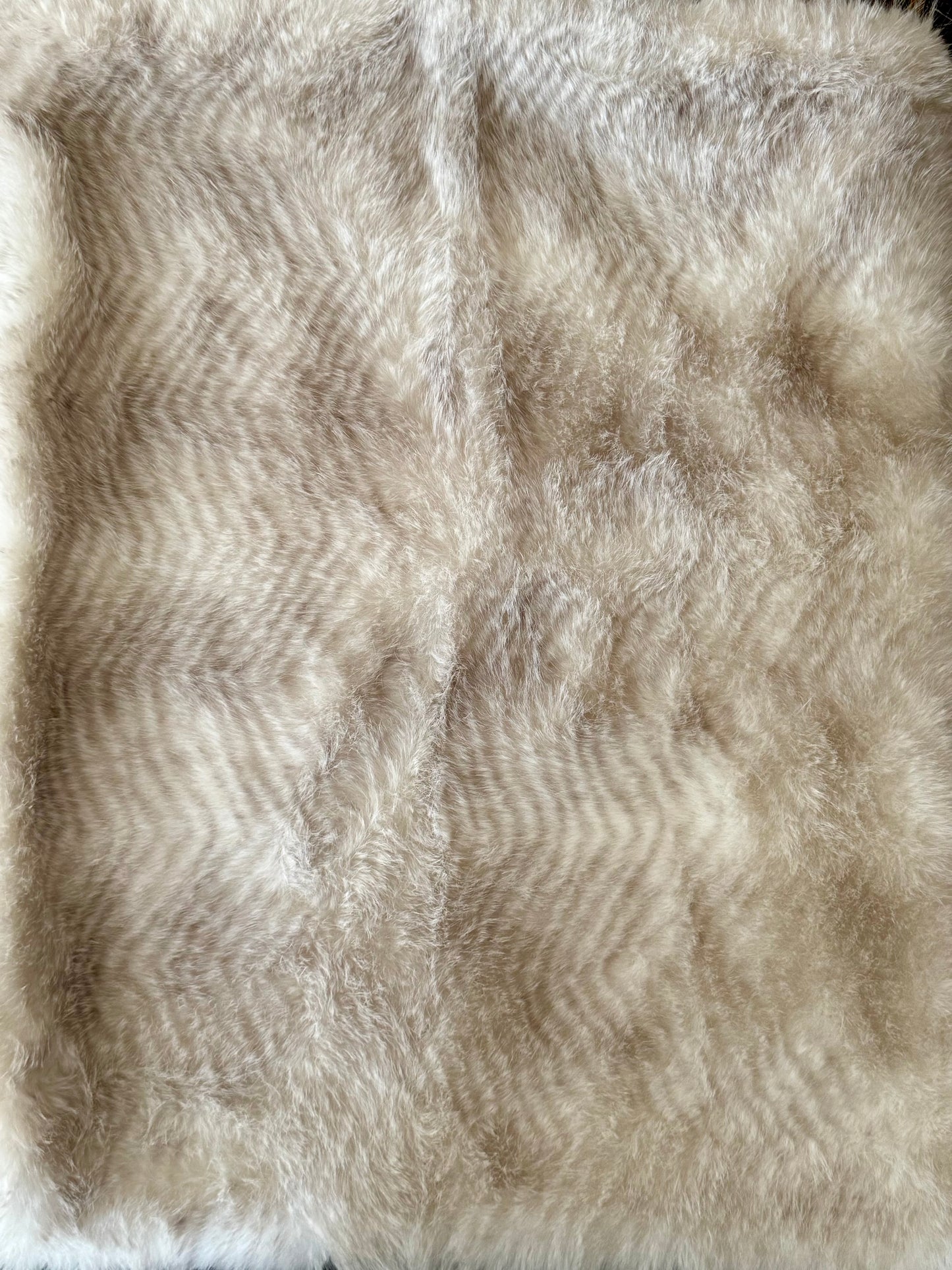 Luxehome Plaid Fourrure Ultra Doux, Beige Rayé - Couverture Fausse Fourrure Haute Qualité, Motif Ondulé, Canapé Salon, Super Moelleuse et Luxueuse
