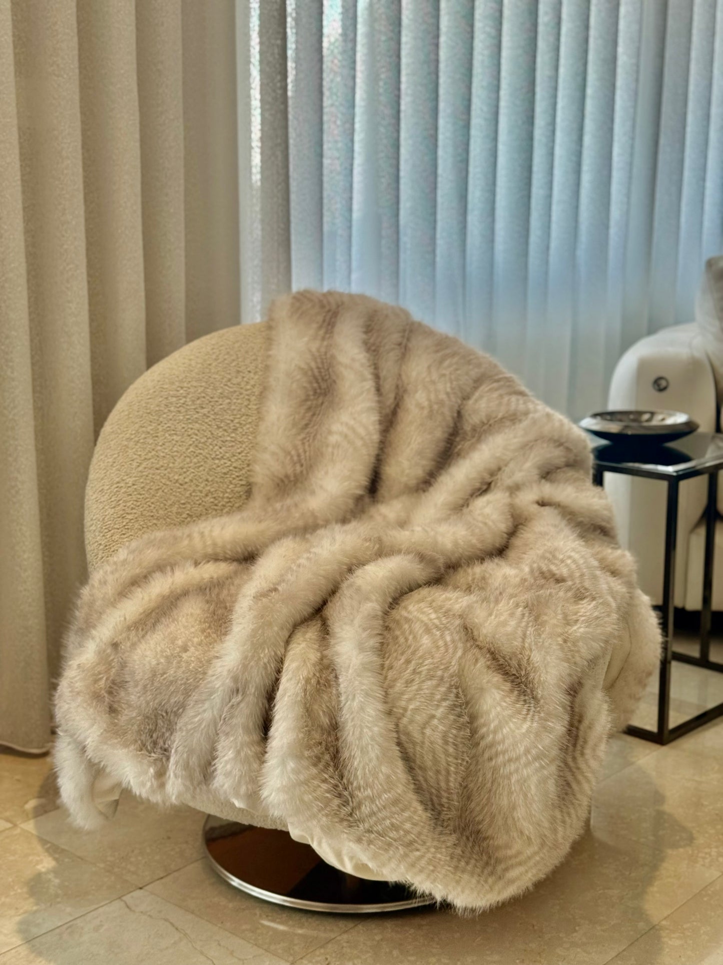Luxehome Plaid Fourrure Ultra Doux, Beige Rayé - Couverture Fausse Fourrure Haute Qualité, Motif Ondulé, Canapé Salon, Super Moelleuse et Luxueuse
