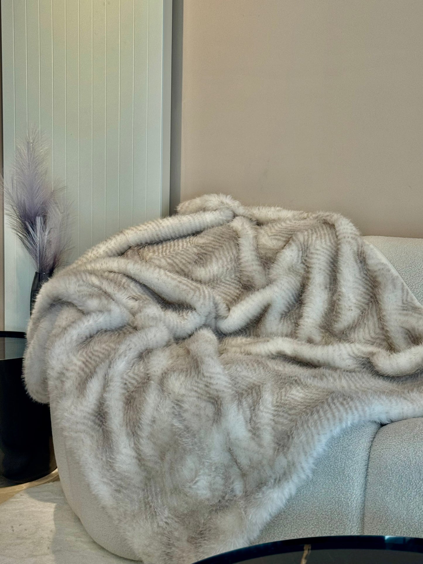 Luxehome Plaid Fourrure Ultra Doux, Beige Rayé - Couverture Fausse Fourrure Haute Qualité, Motif Ondulé, Canapé Salon, Super Moelleuse et Luxueuse