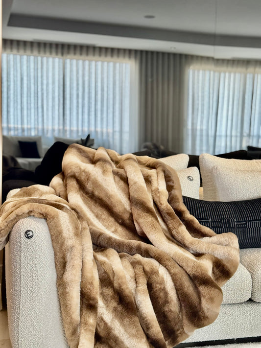 plaid fausse fourrure marron beige crème haute qualité ultra doux couverture confortable salon jeté décoration moderne tendance linge de maison polaire