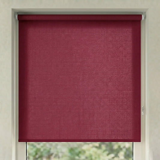 Store screen enrouleur coloris bordeaux profond réf. A-160, toile 75% Black-out sur mesure Bargaoui Rideaux