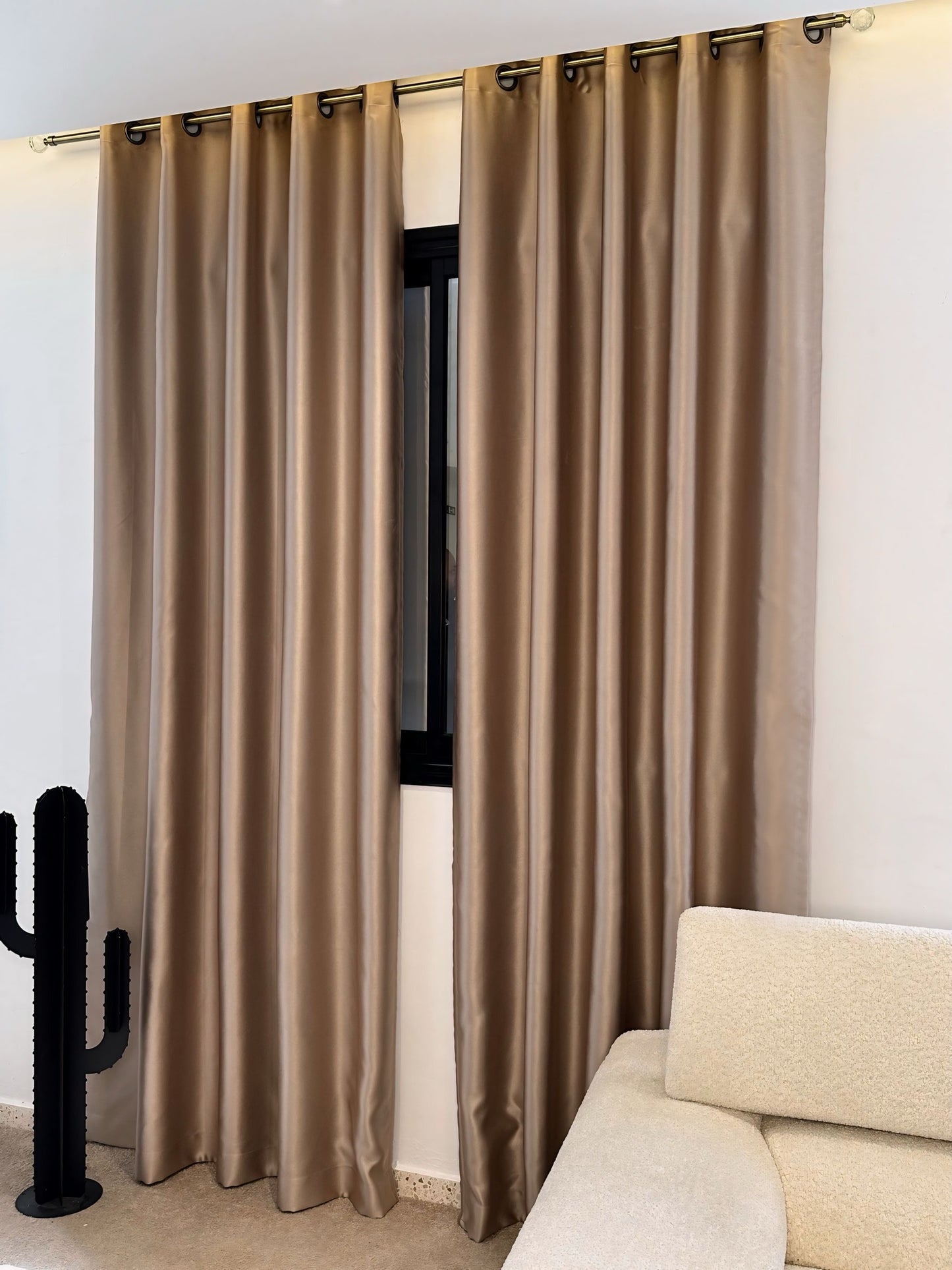 Rideaux Prêt à poser avec anneaux en acier Bronze Beige Camel à Œillets - Élégance et Performance