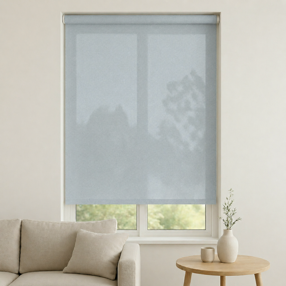 Store screen enrouleur coloris bleu gris clair réf. A-20, toile 50% Black-out sur mesure Bargaoui Rideaux