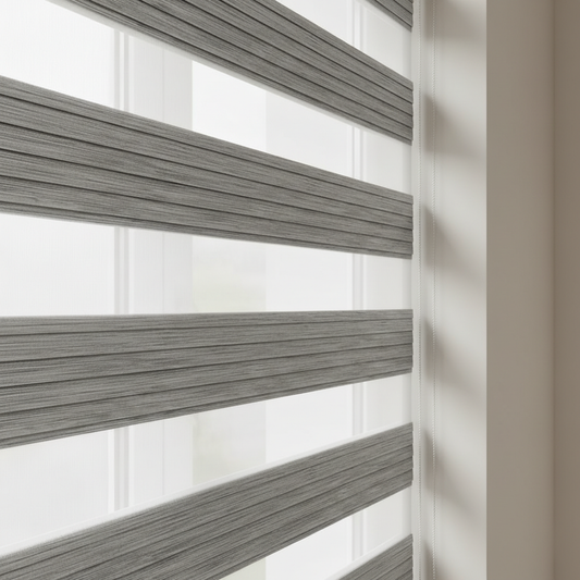 Store zebra plissé uni coloris gris réf. DP-27, store jour nuit sur mesure Bargaoui Rideaux