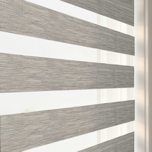 Store zebra uni effet lin coloris greige clair réf. EM-409, store jour nuit sur mesure Bargaoui Rideaux