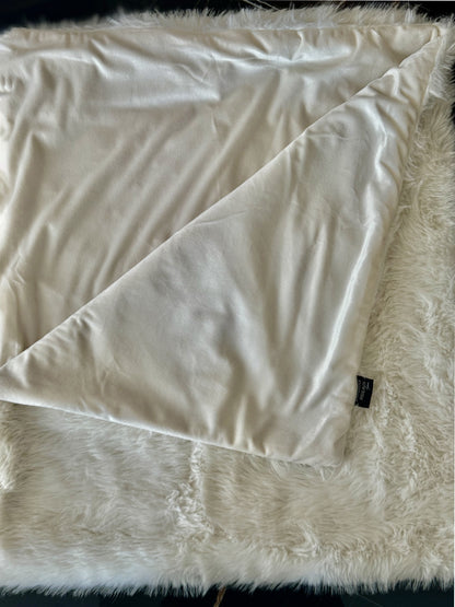Plaid Luxueux en Fausse Fourrure Crème - Couverture Douce et Moelleuse pour Salon et Chambre