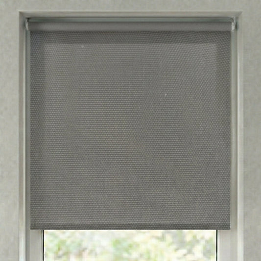 Store screen enrouleur coloris gris fumé profond réf. S2-229, toile 75% Black-out sur mesure Bargaoui Rideaux