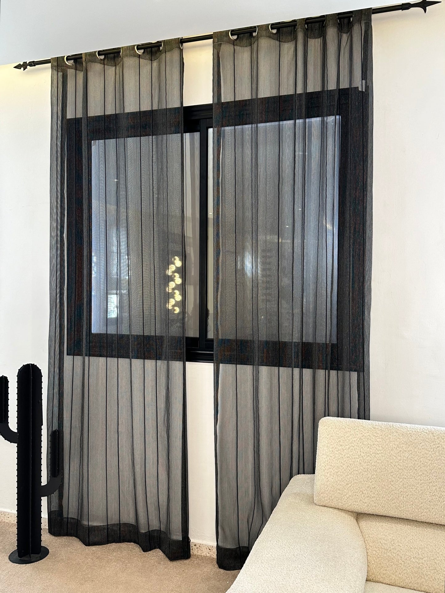Voilage Organza Transparent Noir - Prêt à poser avec anneaux en acier argenté