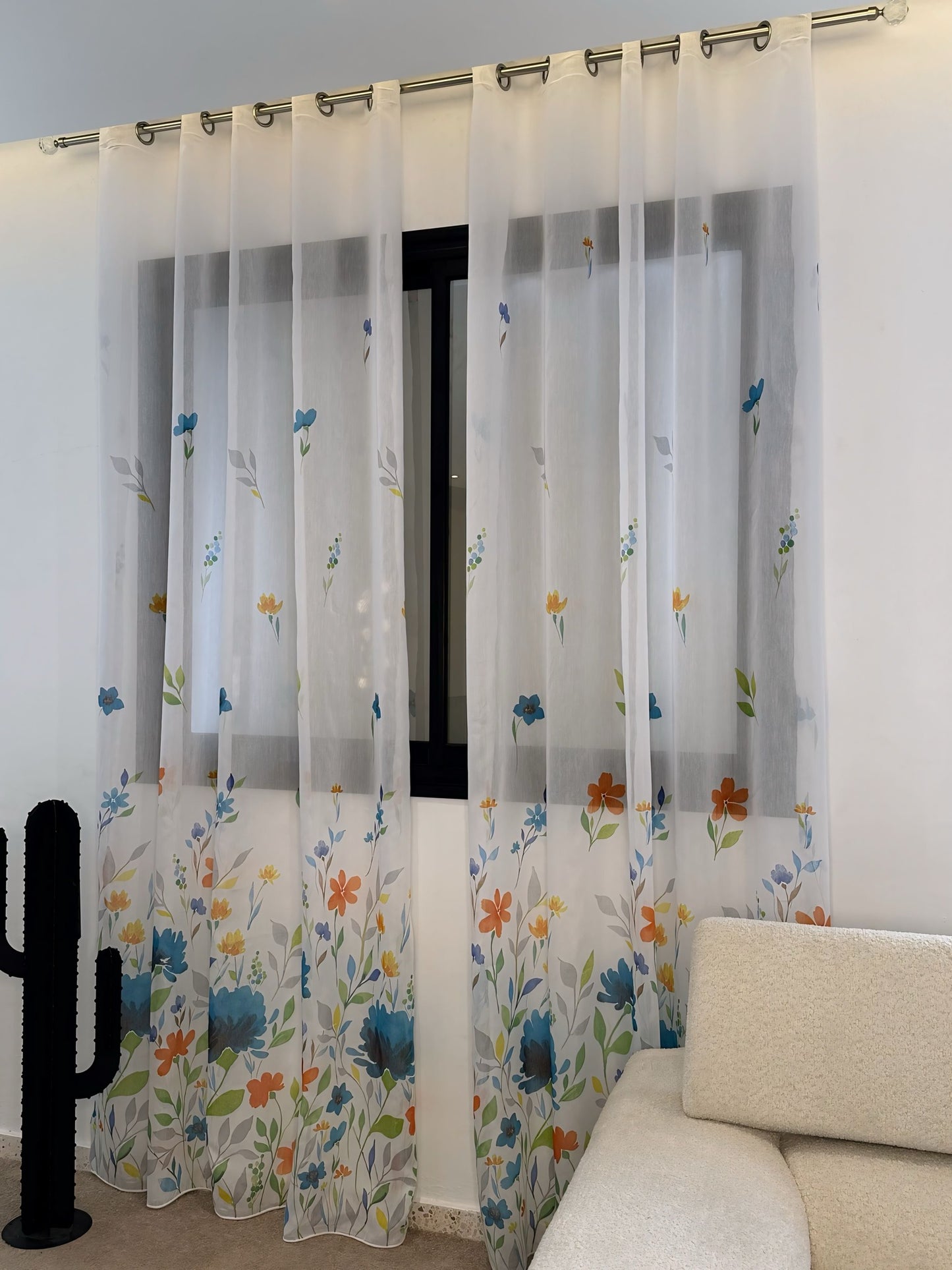 Voilage Organza Transparent Blanc - Motif Floral Coloré Prêt à poser avec anneaux en acier argenté