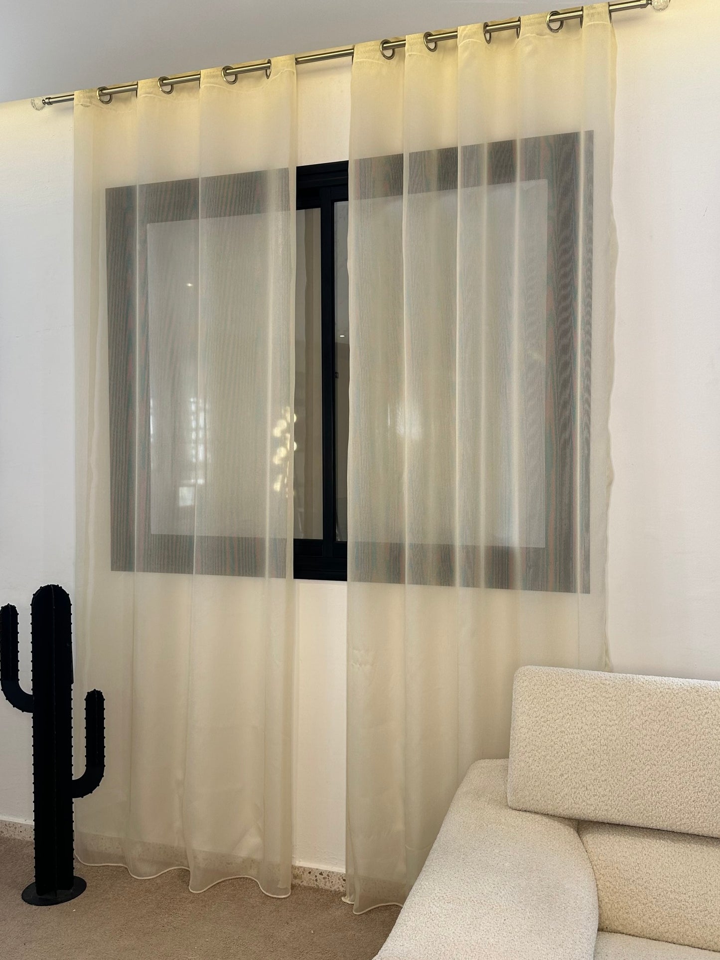 Voilage Élégant en Organza avec Bande Horizontale Grise - Rideau Moderne Prêt à Poser avec Anneaux en Acier