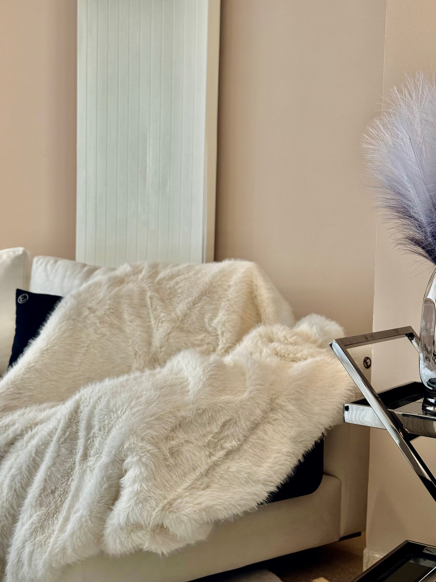 Plaid Luxueux en Fausse Fourrure Crème - Couverture Douce et Moelleuse pour Salon et Chambre