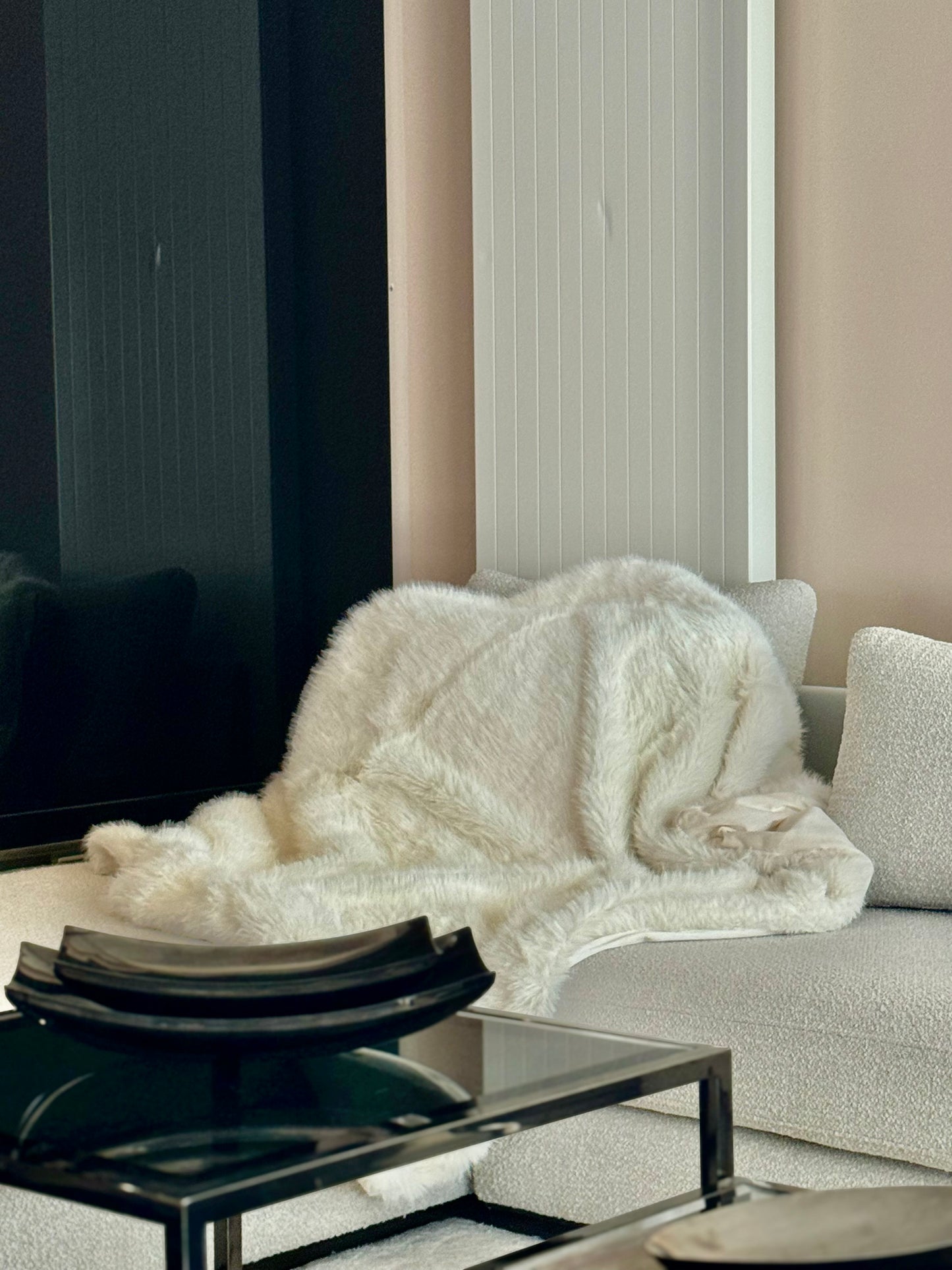 Plaid Luxueux en Fausse Fourrure Crème - Couverture Douce et Moelleuse pour Salon et Chambre