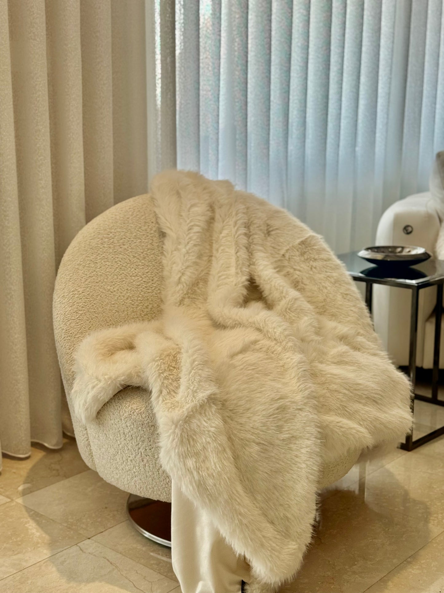 Plaid Luxueux en Fausse Fourrure Crème - Couverture Douce et Moelleuse pour Salon et Chambre