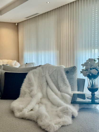 Plaid Luxueux en Fausse Fourrure Crème - Couverture Douce et Moelleuse pour Salon et Chambre