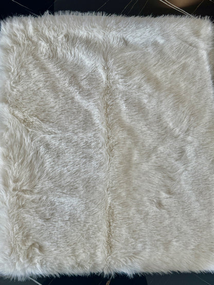 Plaid Luxueux en Fausse Fourrure Crème - Couverture Douce et Moelleuse pour Salon et Chambre