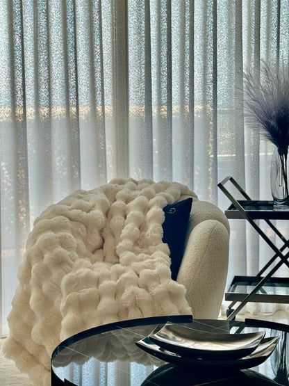 plaid fausse fourrure blanc crème ivoire haute qualité ultra doux couverture confortable salon jeté décoration moderne tendance linge de maison polaire