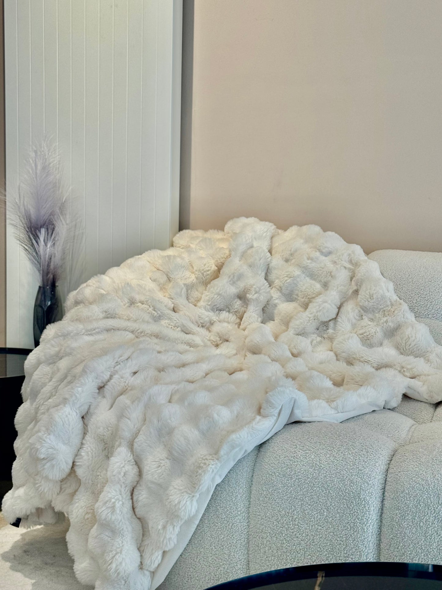 plaid fausse fourrure blanc crème ivoire haute qualité ultra doux couverture confortable salon jeté décoration moderne tendance linge de maison polaire