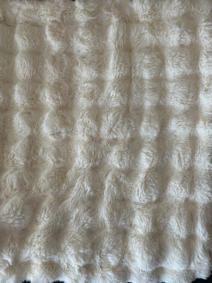 plaid fausse fourrure blanc crème ivoire haute qualité ultra doux couverture confortable salon jeté décoration moderne tendance linge de maison polaire