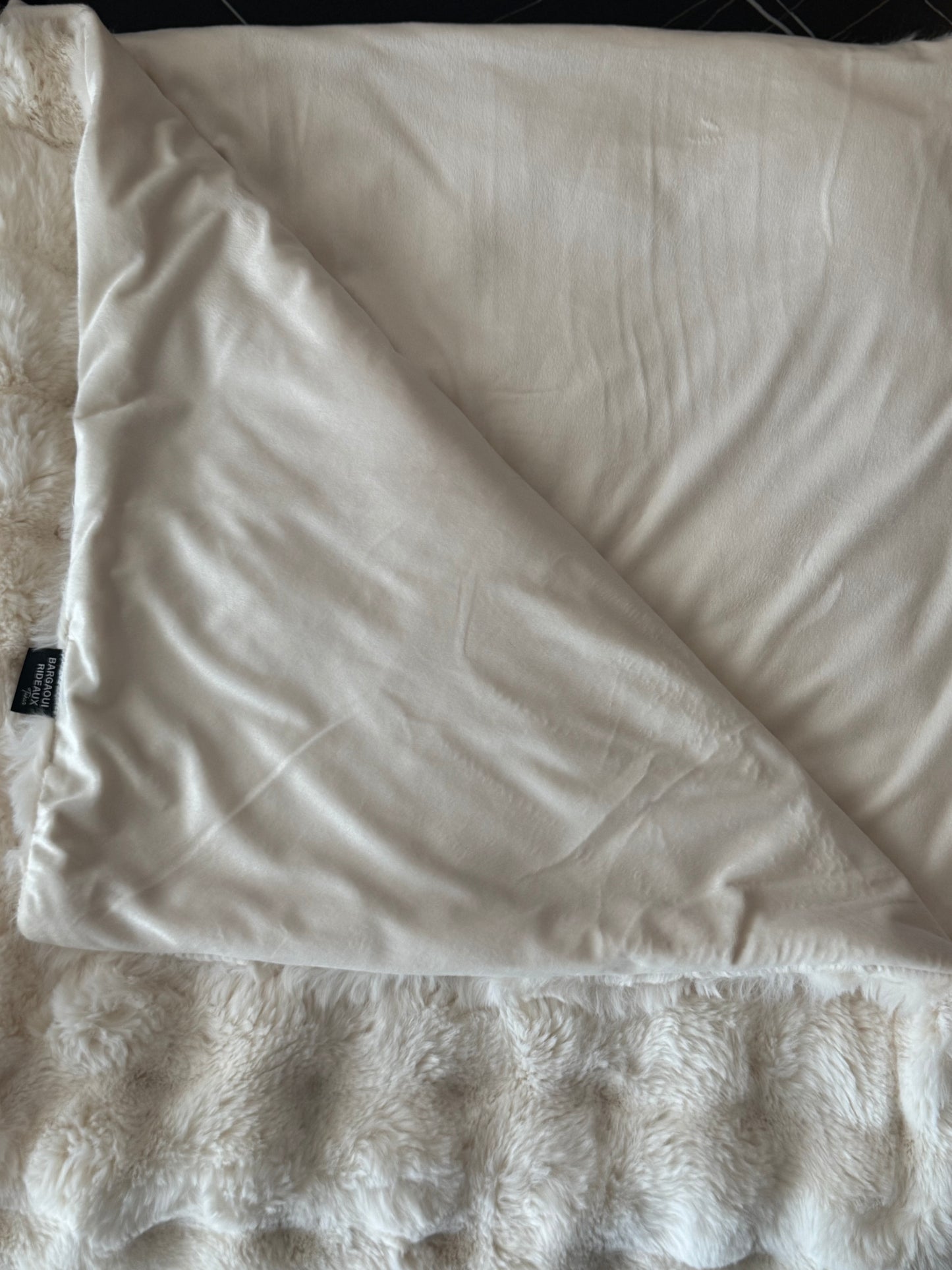 plaid fausse fourrure blanc crème ivoire haute qualité ultra doux couverture confortable salon jeté décoration moderne tendance linge de maison polaire