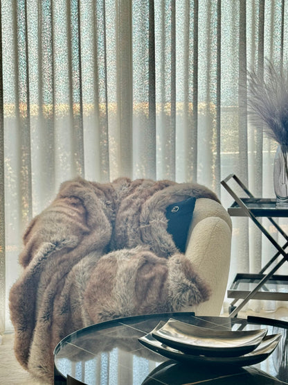 plaid fausse fourrure taupe rayure gris haute qualité ultra doux couverture confortable salon jeté décoration moderne tendance linge de maison 