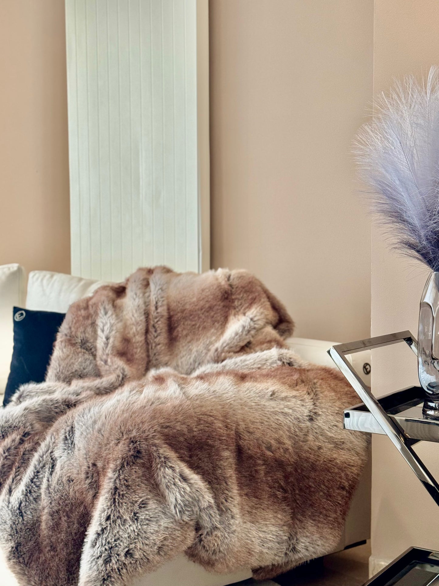 plaid fausse fourrure taupe rayure gris haute qualité ultra doux couverture confortable salon jeté décoration moderne tendance linge de maison 