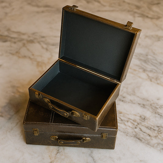 Lot de 2 Valises Vintage en Cuir Marron - Valises Anciennes Décoratives avec Sangles et Fermoirs Dorés